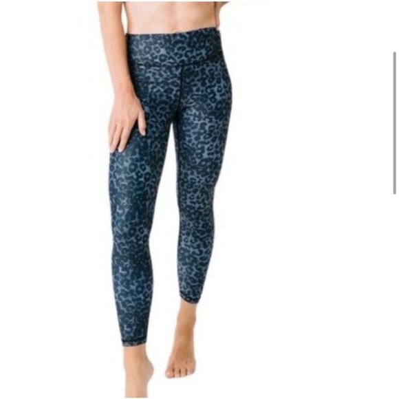 Zyia Leggings Womens 14 16 Scrunch Bum Capri Cheetah Print Blue Yoga Workout Gym - Picture 2 of 9